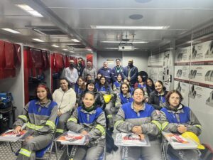 Projeto incentiva mulheres na área da soldagem